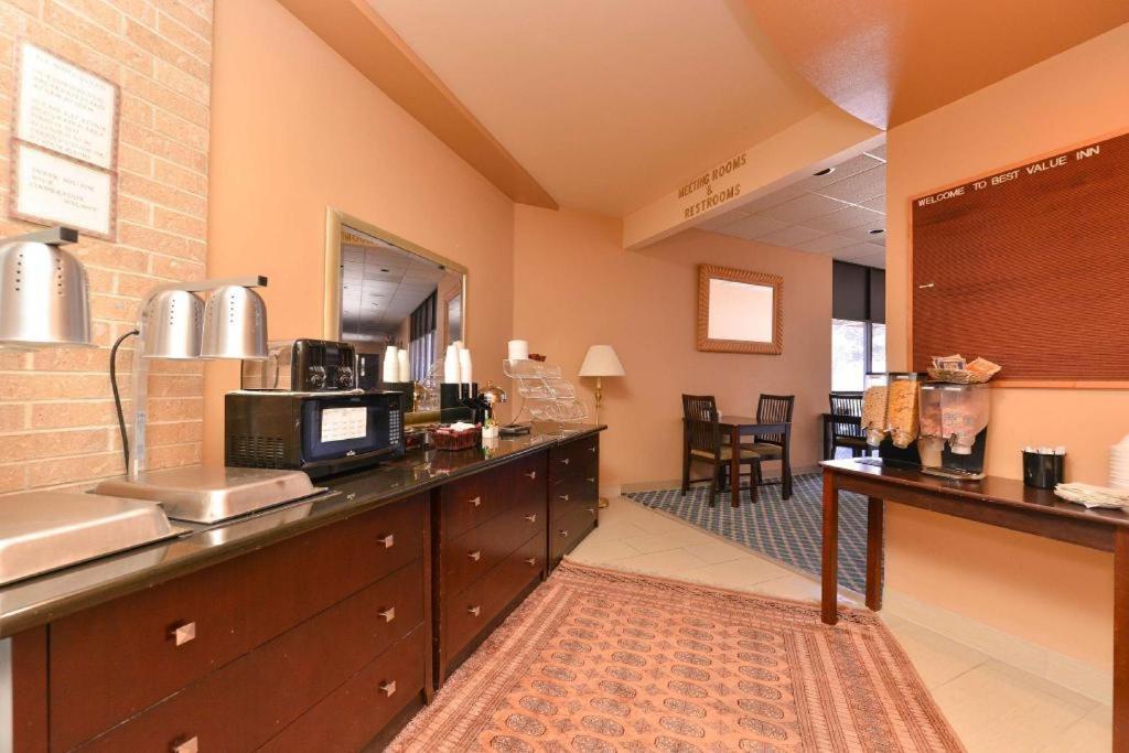 Americas Best Value Inn & Suites Victoria Buitenkant foto