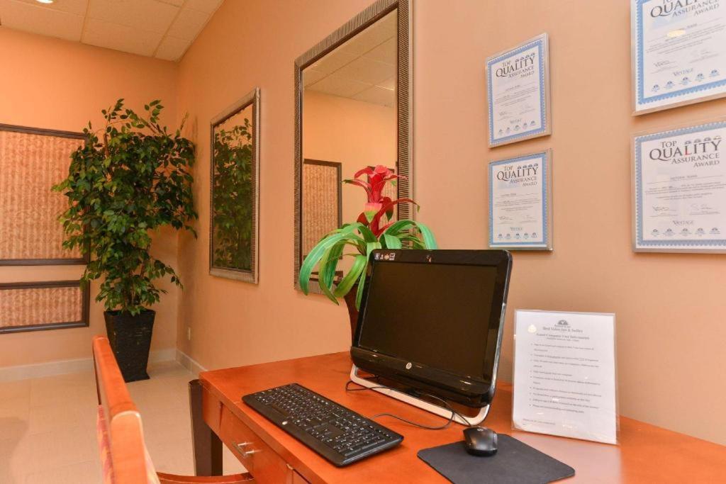 Americas Best Value Inn & Suites Victoria Buitenkant foto