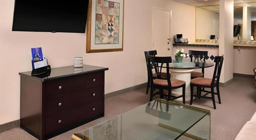 Americas Best Value Inn & Suites Victoria Buitenkant foto